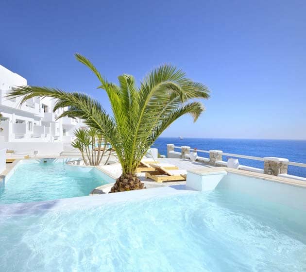 DESLUMBRANTE PISCINA